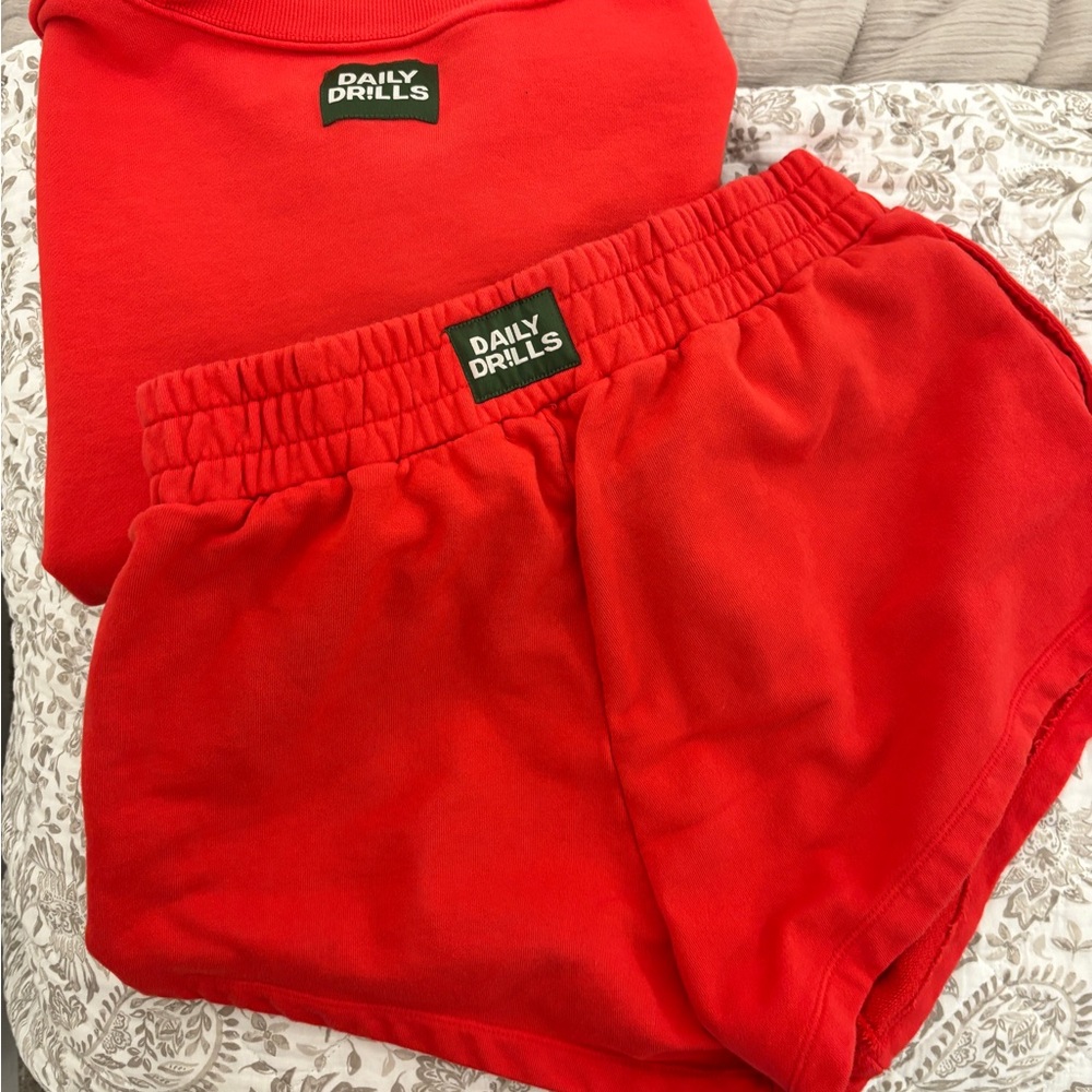 Daily Drills M/L Set in Heart. Cropped sleeve crew and short.